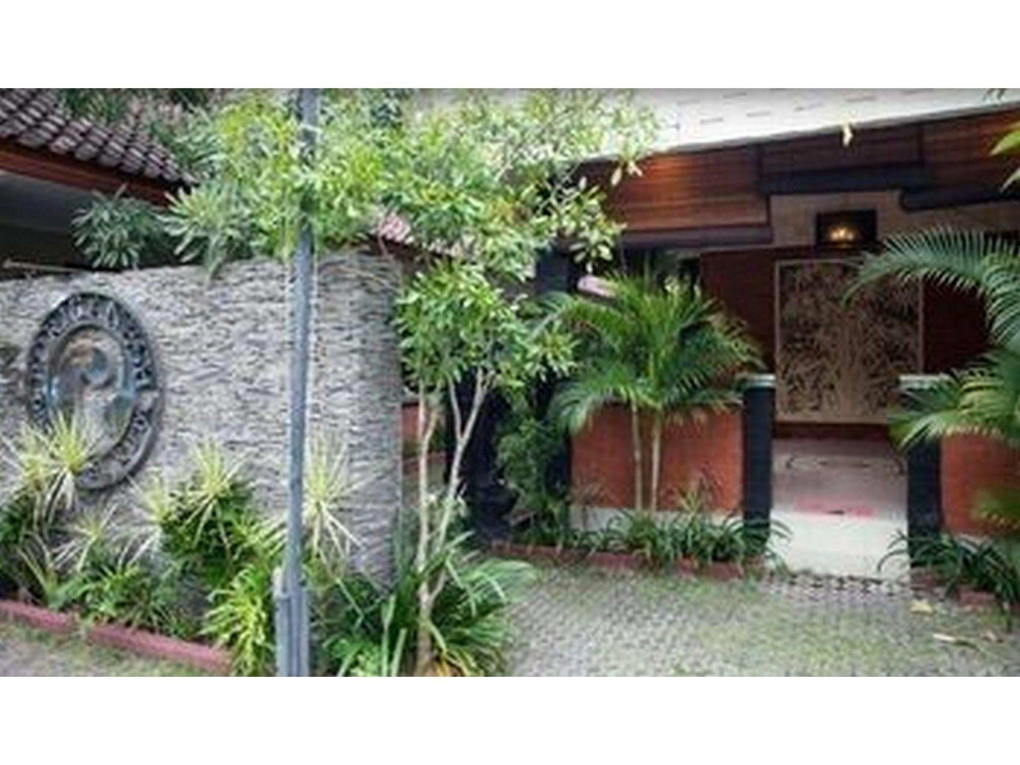 Puri Ganesh Hotel Legian Kültér fotó